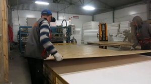 Производство СИП панелей. Предварительная резка SIP панелей по проекту дома Pre Cut // buildia