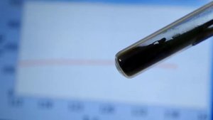 Разложение основного карбоната меди с термопарой. Химический опыт