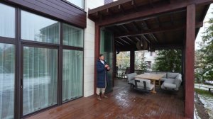 Как построить ПРЕМИУМ террасу? Обзор террасы 100 м2 с навесом и панорамным остеклением.