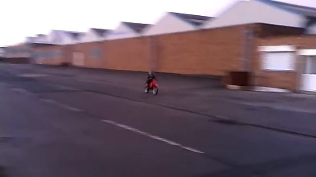 Malaguti grizzly 50cc Riley nearly flat out смотреть онлайн