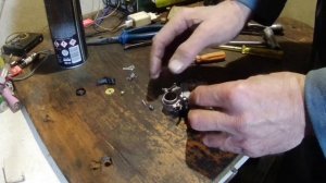 Не заводиться бензопила Stihl 181c / Чистка та ремонт карбюратора / Заміна манжета прискорювача