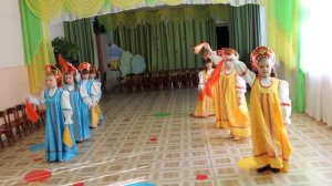 Народный танец с платочками