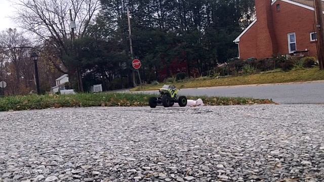 Traxxas Mini E-Revo & Exceed RC MaxStone Rockcrawler смотреть онлайн