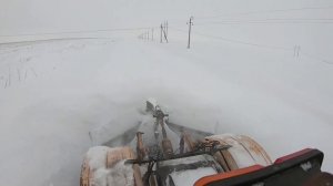 Трактор КИРОВЕЦ. Бью дороги. Вытаскиваю КАМАЗ из кювета.