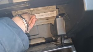 Установка салонного фильтра на Mazda CX-7 (ER). NORDFIL CN1057K.mp4