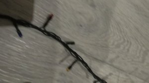 Ремонт гирлянды поиск лампочки индикаторной отверткой