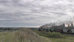 Тепловоз 2ТЭ10М-3004 с грузовым поездом на перегоне Чуфарово - Майна