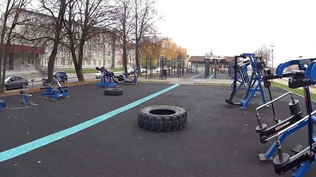Идеальная уличная площадка. Порадуемся за скобарей.