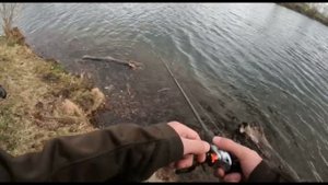 ОГРОМНАЯ ЩУКА В ГОРОДЕ. НЕ МОГУ СДВИНУТЬ С МЕСТА! Рыбалка кастингом. Твичинг, Джиг.