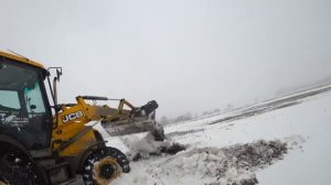 Обзор трактора JCB Подготовка территории уборка снега Экскаватор погрузчик JCB 3CX Эко в грязь
