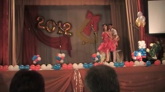 офигенный танец выпускников))))2012 г. смотреть онлайн