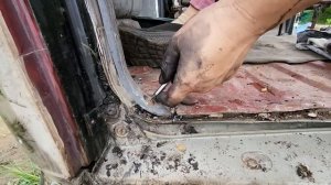 The genius girl repairs and rebuilds an old car that was abandoned as scrap -(P1).