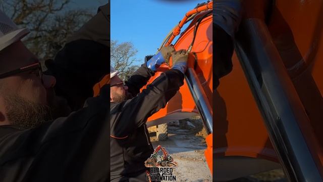 Creeky boom pin on hitachi zx130-7 Read the description смотреть онлайн