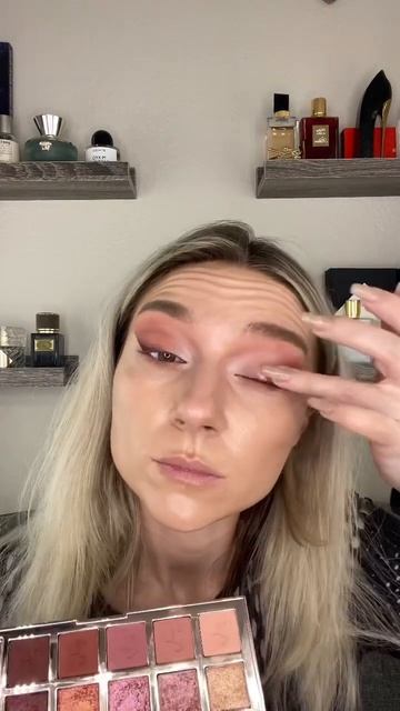 Макияж розово-золотой косметикой Patrick Ta #красивыймакияж #макияж смотреть онлайн