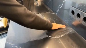 Пятнам бой! Уход за столешницей из искусственного камня