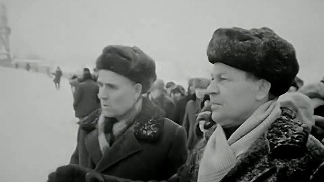 1969 год. Тюмень. Мотогонки на Туре у деревянного моста.