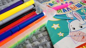 развиваем мелкую моторику малыша, раскрашиваем, детские развивающие игры