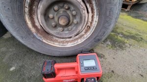 Milwaukee M18 Inflator 2848-20 VS M18 Fuel Quiet Air Compressor 2840-20. Which Is Best For You?