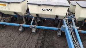 Посев кукурудзи (сеялка Kinze)
