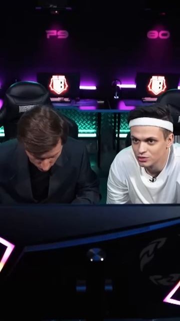 Слава Бустер учит Павла Волю играть в Atomic Heart @volyashow смотреть онлайн