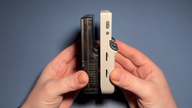 RG35XX - Unboxing | Size comparison | First power on | Switching to GarlicOS