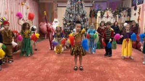 Танец с помпонами "Карнавал". Группа №11 "Почемучки"