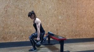 Болгарские сплит-приседания с гирями внизу