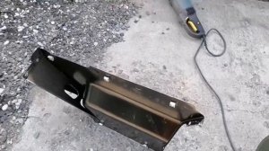 КамАЗ. Водовоз. Вставляю боковые стекла и покрасил крылья.