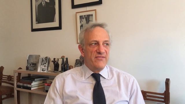 Francois de Ricqles speaks about the relation between Hubert de Givenchy and Diego Giacometti смотреть онлайн