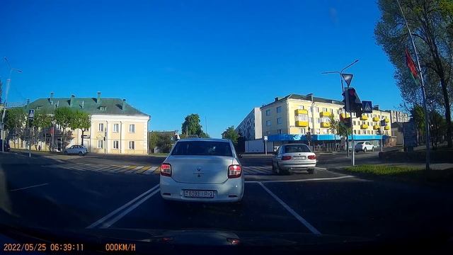 Водитель яндекс такси гос. номер 6093 IP-2 тормозит движение. Орша смотреть онлайн