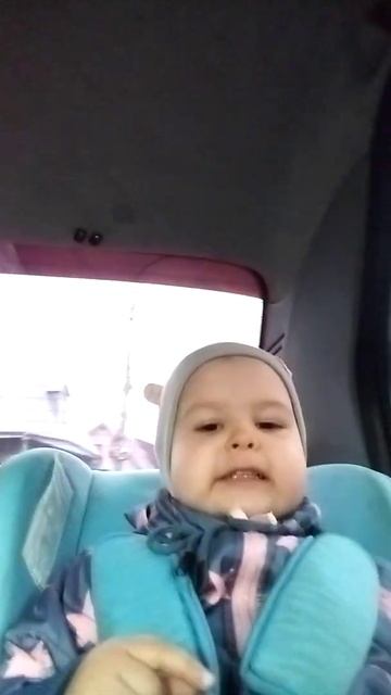 Дариночка поёт песенки, едит в магазин за продуктами)) смотреть онлайн