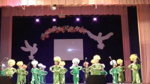 Первое выступление Полинки на сцене, танец "Кульбабки"!