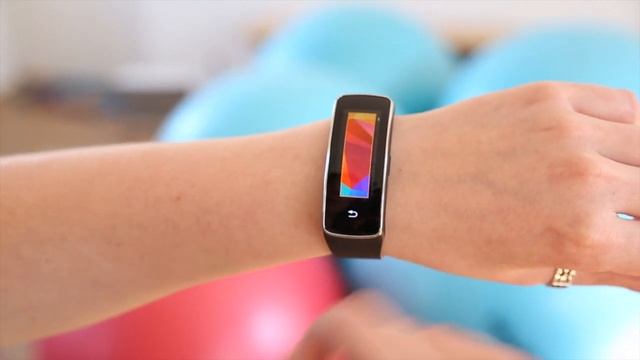 Samsung Gear Fit [REVIEW] смотреть онлайн