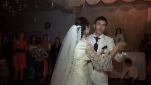 Айбек пен Мақпалдың махаббат вальсі! смотреть онлайн