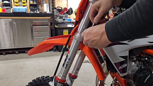 2024 KTM 65 SX SEAT HEIGHT ADJUSTMENT смотреть онлайн
