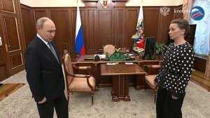 «Настоящий русский офицер»: Путин вручил вдове Героя России Сергея Чебнева медаль «Золотая звезда»