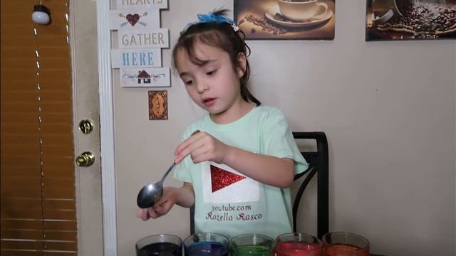 Coloring Easter Eggs & Rozella's first time eating boiled eggs. How to Dye Easter eggs w/ food colo смотреть онлайн