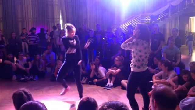Dancehall battle Arisha (win) vs Nastya смотреть онлайн
