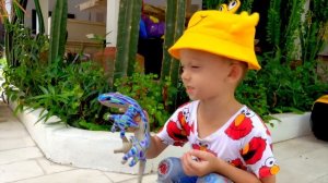 Марк и папа собираются в путешествие на летние каникулы