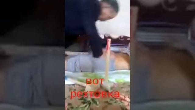 Вправляет позвоночник