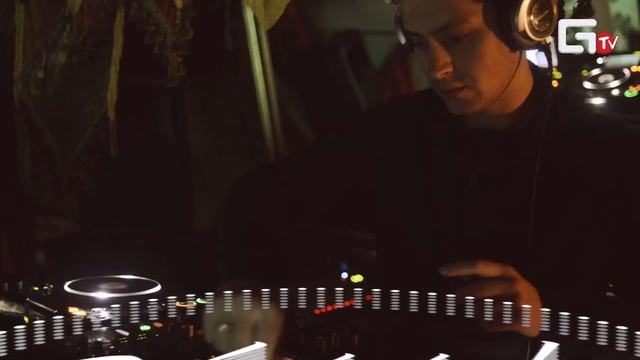 Geometria TV - THE BAR XXXX - ALAN ALVAREZ (Spain) + interview смотреть онлайн