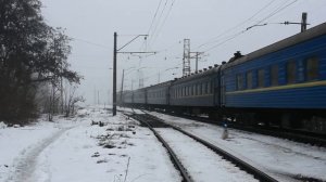 2ТЭ116-1064 с пригородным поездом Апостолово - Днепр-Лоцманская прибывает на ст.Днепр-Лоцманская
