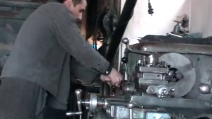 Токарный станок 1К 62 в работе