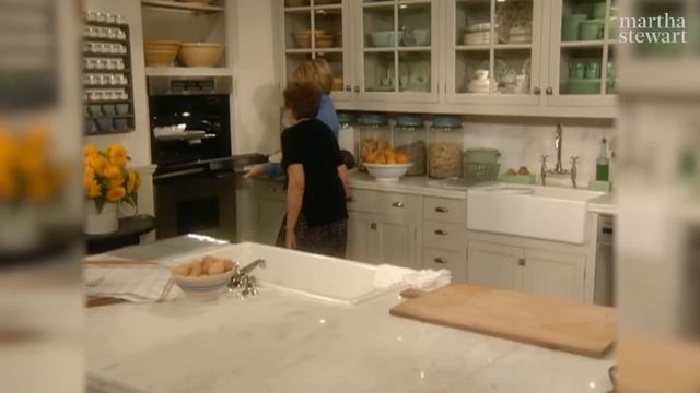 Martha Stewart's Mom's 10 Best Recipes | Mother's Day Cooking with Big Martha смотреть онлайн
