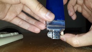 Бензиновая зажигалка типа Scripto VU DIY