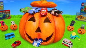 Тыква на Хэллоуин, наполненная игрушками