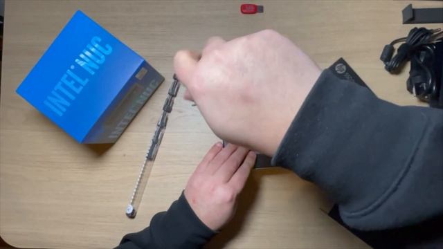 Mini PC Intel Nuc Barebone - Unboxing e montaggio componenti смотреть онлайн