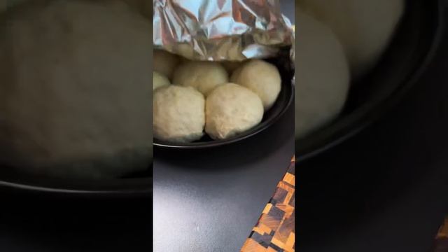 Пампушки с чесноком и зеленью