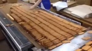 Видео работы стеккера типа СБ-4 с установкой печенья на ребро (2)