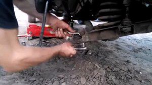 Замена шаровой на москвиче 2140 в полевых условияхх.